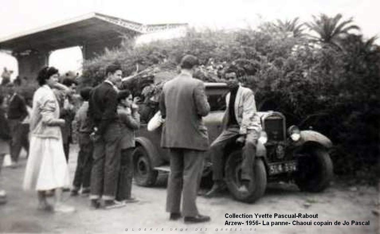 Oran SDv- 4860- Ballade a Arzew la panne Chaoui copain de Jo Pascual 1956.jpg